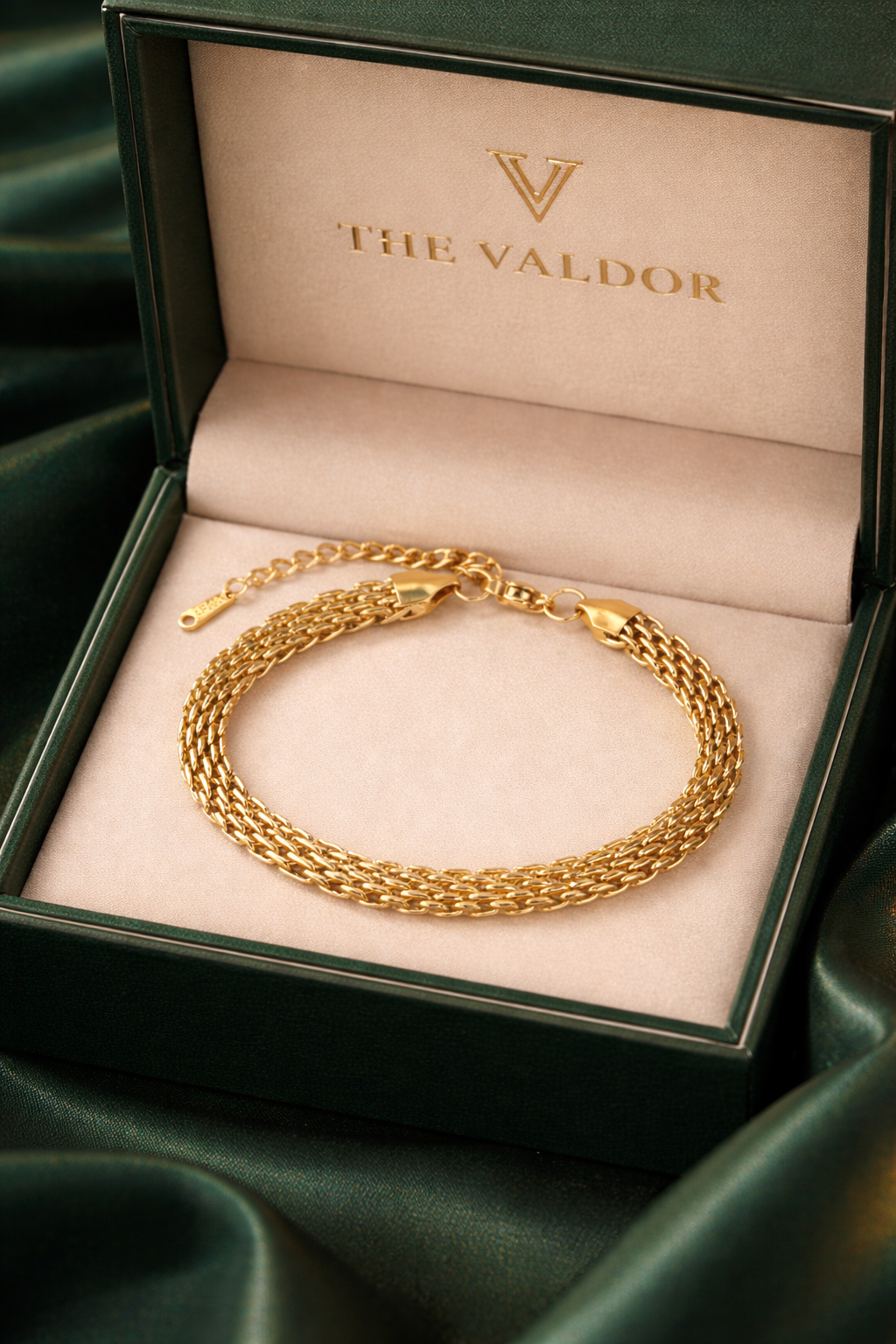 The Valdor fine jewelry gold chain bracelet presented in signature box, refined Italian-inspired luxury craftsmanship